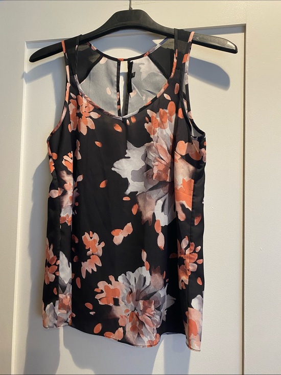 Willow & Thread Tops - Women's Black Floral Sleeveless Camisole - Coral & White